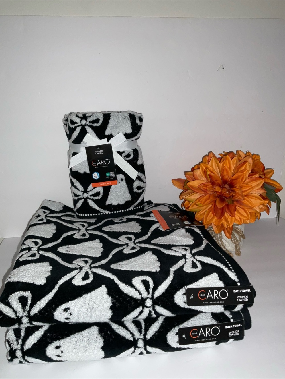 CARO HOME HALLOWEEN BLACK WHITE GHOST BOW 2 BATH & 2 HAND TOWEL SET NWT